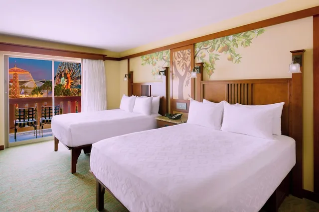 Room, 2 Queen Beds, Partial Theme Park View، Disney Grand Californian 3/6