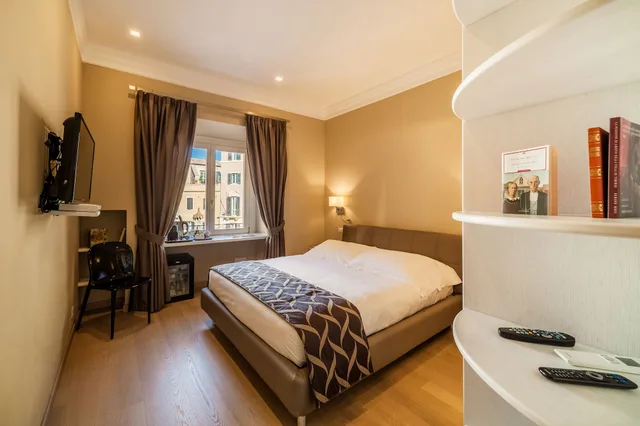 غرفة سوبيريور بسرير كوين بإطلالة على المدينة، Hotel Scalinata Di Spagna 7/10