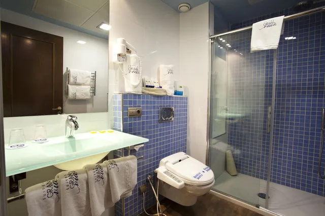 جناح سوبيريور بسريرين منفصلين مع أريكة، Suites Gran Via 44 Hotel 3/4