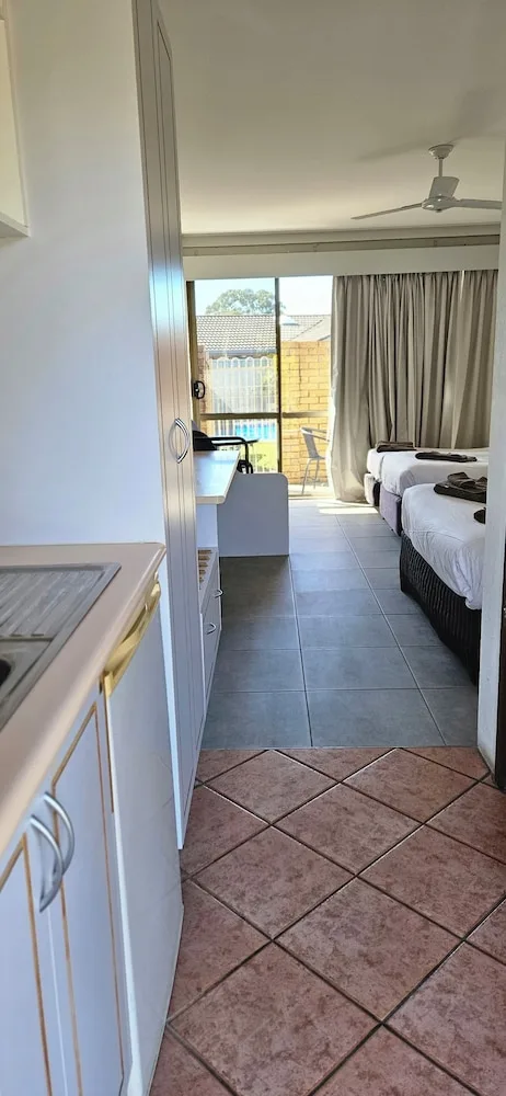 Family, Quadruple, Queen and Twin Beds, Accessible, Port O Call Motel 4/5