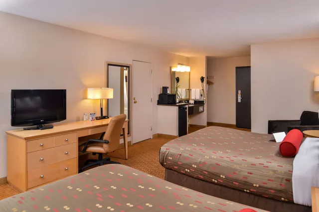 غرفة قياسية بسريرين كوين، Clackamas Inn Suites 4/9