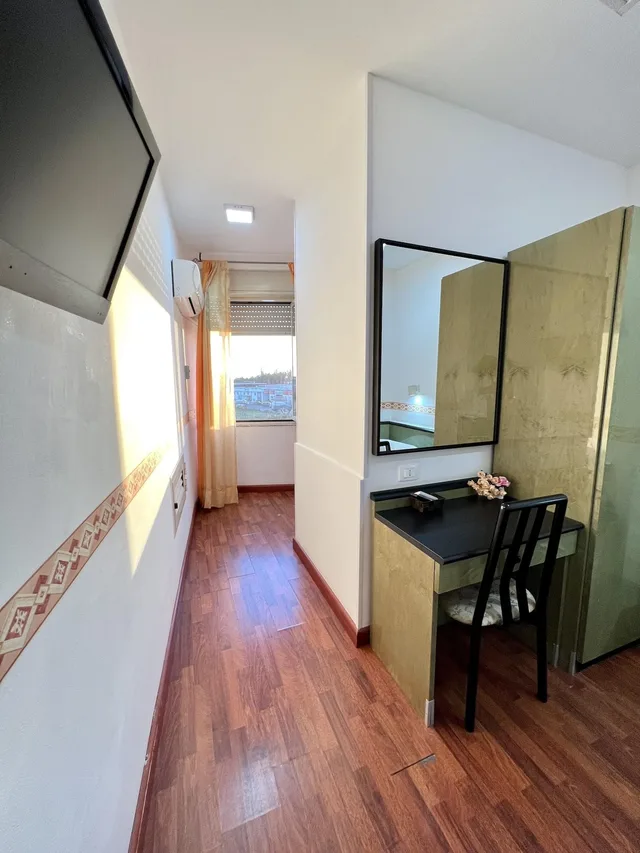 غرفة مفردة، Hotel Como 4/14