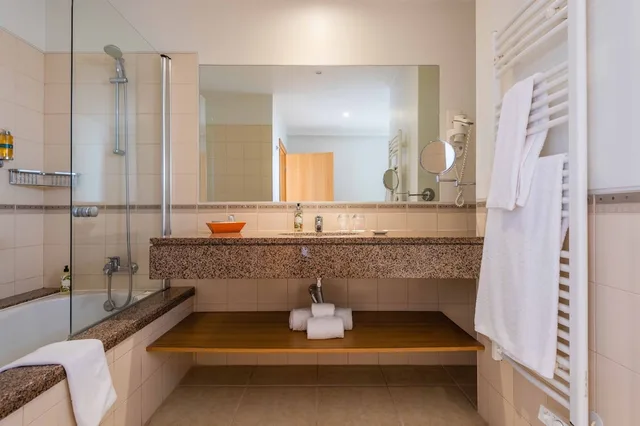 2 Bedrooms, Family, Apartment, Twin Beds, Pool Side، Vale D'oliveiras Quinta Resort And Spa 4/5