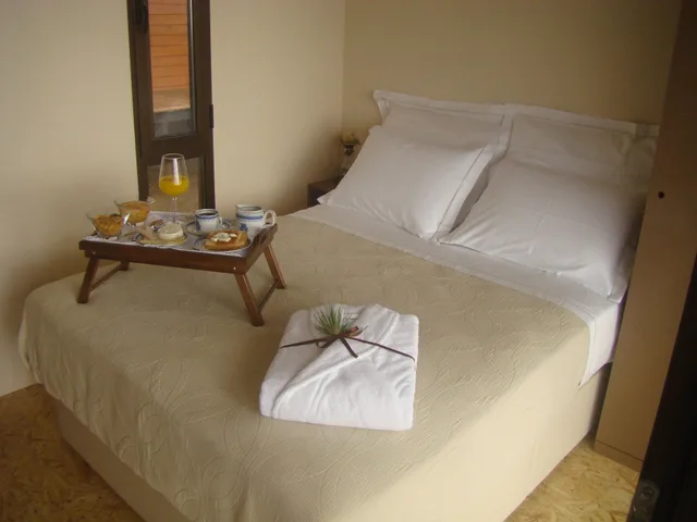غرفة رومانسية بسرير مزدوج، Alluar Lodge 2/3