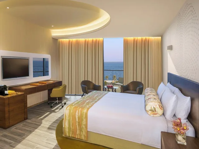 Deluxe, King Bed, Partial Palm Sea View, Balcony، The Retreat Palm Hotel Dubai - MGallery Collection 1/10