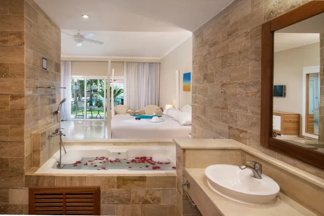 Junior Suite, King Bed, Cofresi Palm Beach and Spa Resort All Inclusive 5/9