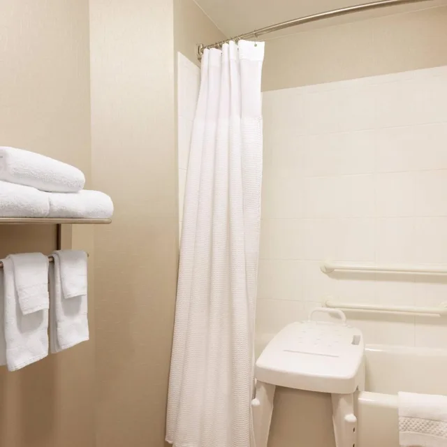 جناح بسريرين كوين مع سرير سحّاب إضافي مع أريكة بحوض استحمام لذوي الإعاقة، SPRINGHILL SUITES BY MARRIOTT WEST PALM BEACH I-95 2/3
