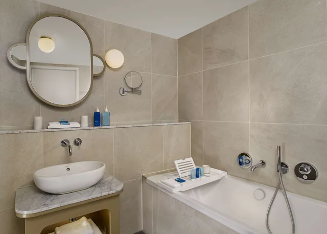 جناح بسرير كينج بغرفة نوم واحدة، Art otel London Battersea power station powered by Radisson Hotels 2/2
