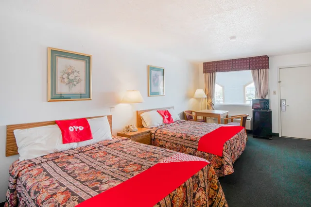 غرفة بسريرين مزدوجين، The Grand Inn 2/2