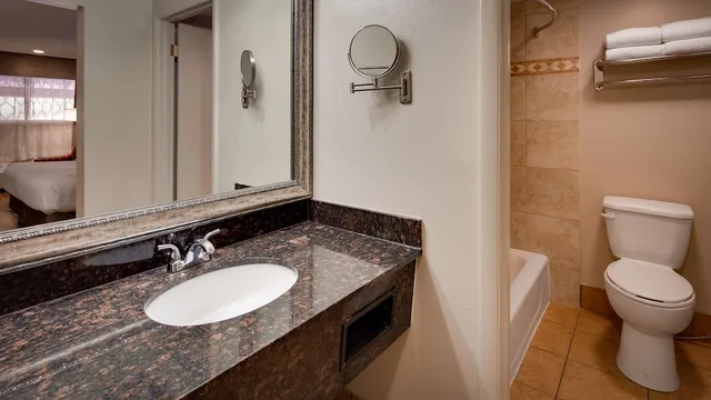 غرفة قياسية بسرير كينج، Best Western Plus Greenwell Inn 10/10