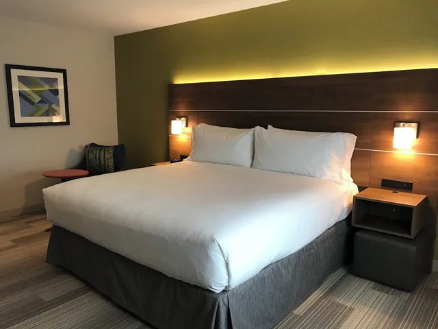غرفة قياسية بسرير كينج لذوي الإعاقة، Holiday Inn Express Hotel Suites Pasadena Colorado Boulevard 1/6