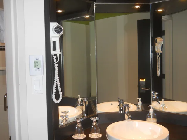 غرفة ديلوكس بسريرين كوين، Travelodge by Wyndham Trois-Rivieres 9/9