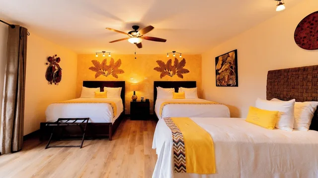 Junior Suite, Family, 1 Single and 2 Queen Beds، Buena Vista 1/10