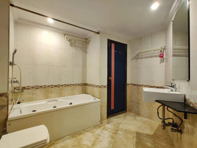 غرفة ديلوكس رباعية بسرير كوين، Hotel Pratap Heritage 4/5