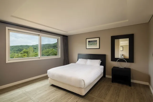Noble, Village, Valley, 2 Double Beds, 3 Futon Beds, 46 Pyeong، Oak Valley Resort 1/1