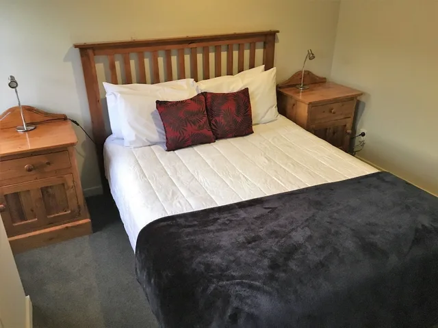 2 Bedrooms, Panoramic, Apartment, 1 Single and 2 Queen Beds, Sea View، Harbour View Motel 5/8