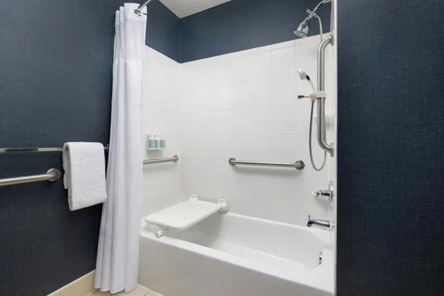 جناح بسريرين كوين بغرفتي نوم مع أريكة، Residence Inn Des Moines West at Jordan Creek Town Center 4/5