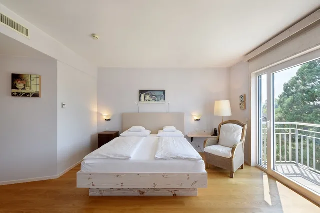 غرفة جونيور بسرير كينج، Hotel Hirschen in Freiburg-Lehen 1/4