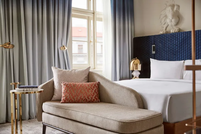 Deluxe, King Bed, Andaz Prague 2/6