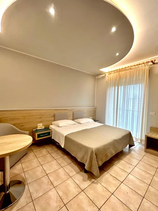 غرفة بسرير مزدوج أو سريرين منفصلين بإطلالة على البحر، Hotel Adria 3/10