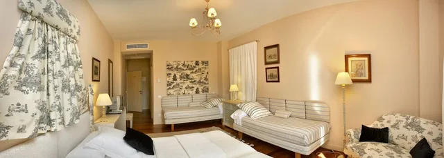 غرفة عائلية بسريرين منفصلين مع أريكة، Rusticae Hotel Santa Coloma Del Camino 2/3