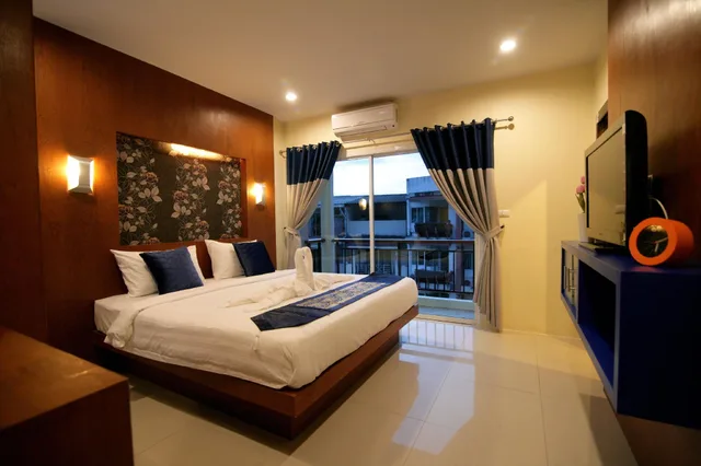 غرفة سوبيريور بسرير كينج، Calypso Patong Hotel 3/3