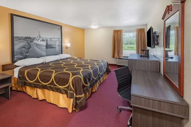 غرفة بسرير كينج، Super 8 by Wyndham Kinder/Coushatta near Casino 1/5