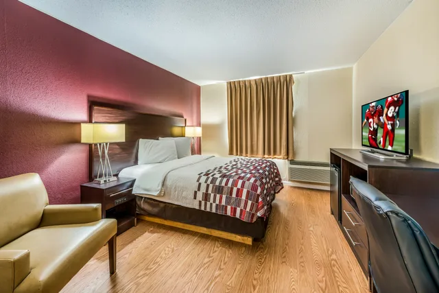 غرفة ديلوكس بسرير كوين، Red Roof Inn & Suites Wapakoneta 2/4