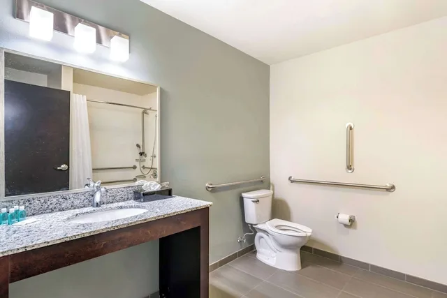 جناح بسريرين كوين لذوي الإعاقة، MainStay Suites Spokane Airport 4/4