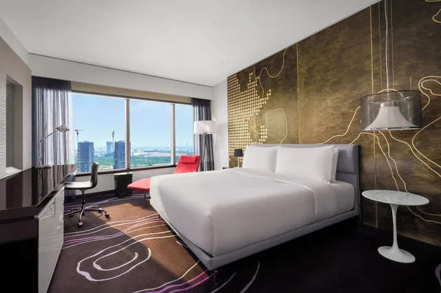 غرفة كلوب بسرير كينج بإطلالة على النهر، Le Meridien Saigon 4/7