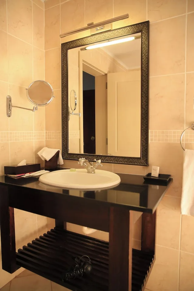 Queen Bed, Lake View, Haile Resort Hawassa 7/8