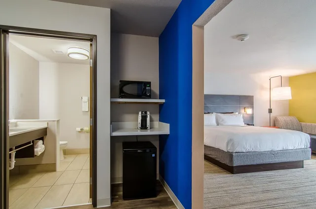 Xtra Space, Standard, King Bed، Holiday Inn Express And Suites Atchison 6/8