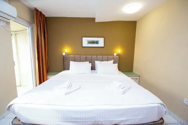 جناح عائلي بسرير مزدوج وسريرين منفصلين بإطلالة على البحر، Hotel Kuc 8/10