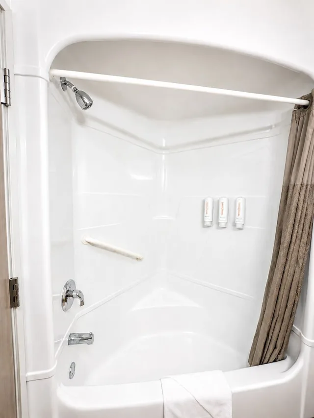 غرفة بسرير كوين لذوي الإعاقة، Econo Lodge Menomonie WI 9/10