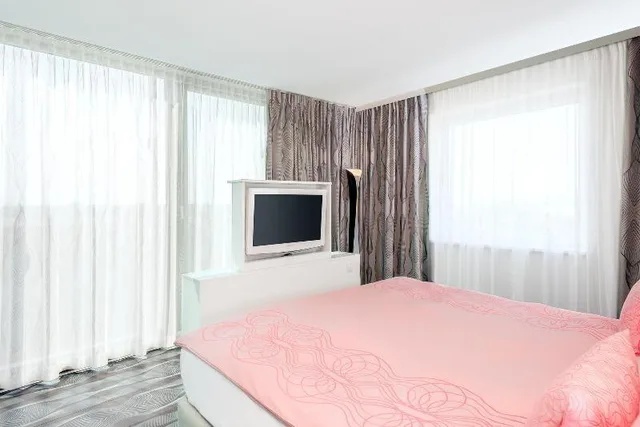 Nhow, Junior Suite, with Extra Bed, River View، Nhow Berlin 1/4