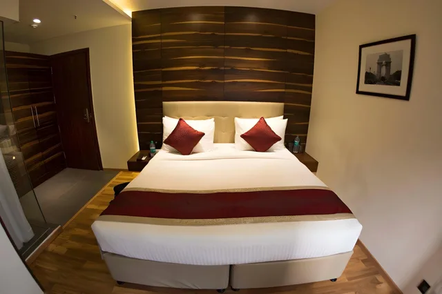 غرفة تنفيذية، Hotel Connaught Royale 2/2