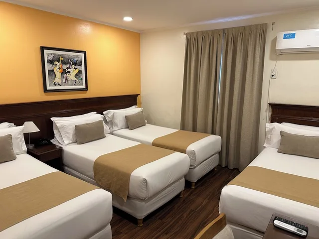 غرفة قياسية رباعية بأربعة أسرّة، Ritz Hotel Mendoza 1/5