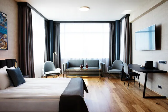 جناح جونيور بسرير كوين مع أريكة، Hotel Reykjavik Grand 3/7