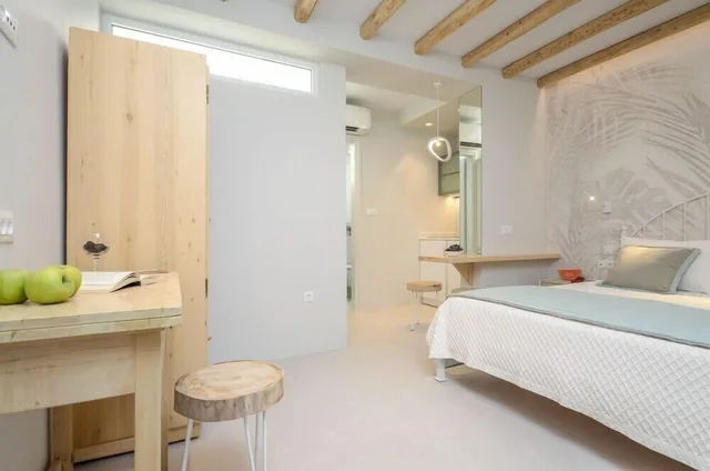 Semi Basement, Double Bed، Antony Suites 5/6