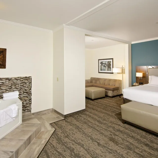 جناح بسرير كينج بجاكوزي، Holiday Inn Express Hotel And Suites Paso Robles 4/8