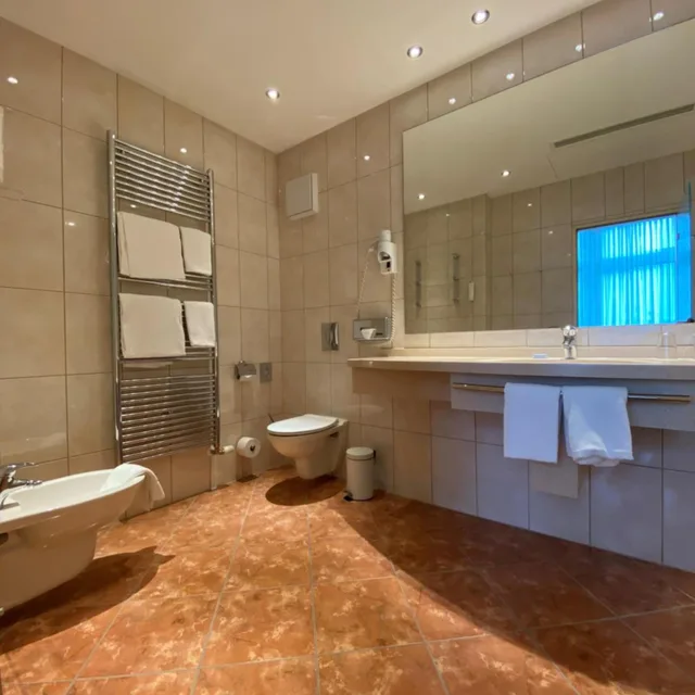 جناح، Hotel Steglitz International 3/4