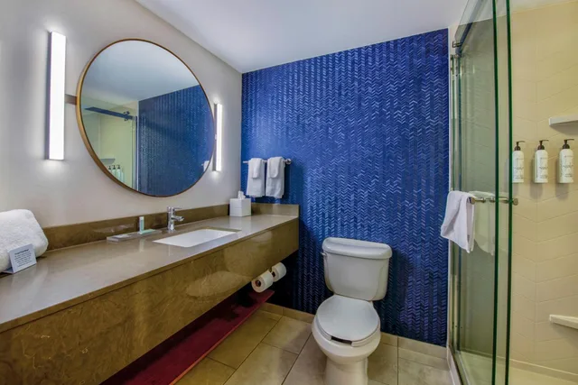 جناح تنفيذي بسرير كينج مع أريكة، Country Inn and Suites By Carlson, Cortland, NY 3/8