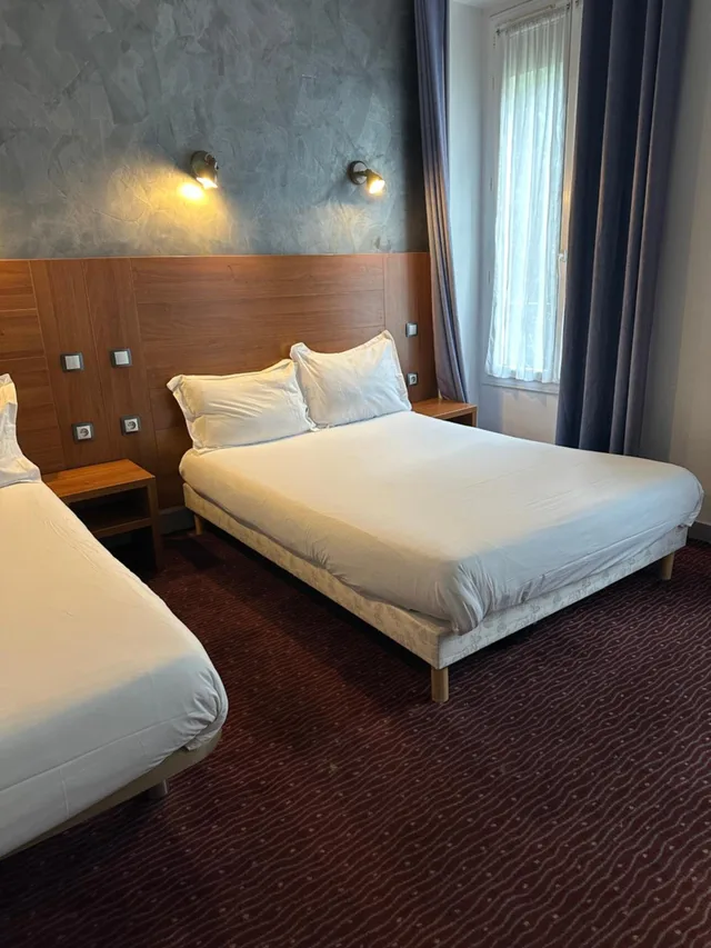 غرفة رباعية بسرير مزدوج، Hotel Paris Bruxelles 4/9