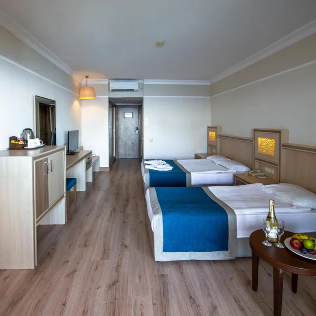 غرفة شهر العسل في المبنى الرئيسي، Utopia World Hotel 4/10