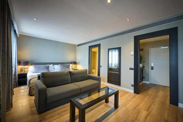 جناح جونيور بسريرين منفصلين بمسبح خاص، Hotel Catalonia Ramblas 1/1