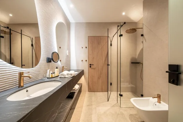 جناح جونيور، Basiliq Hotel 4/5