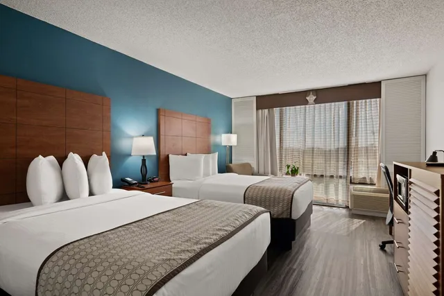 غرفة بسريرين مزدوجين بإطلالة، Best Western Orlando Gateway Hotel 2/4