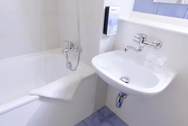 غرفة قياسية بسرير مزدوج، Campanile Villefranche Sur Saone 4/5