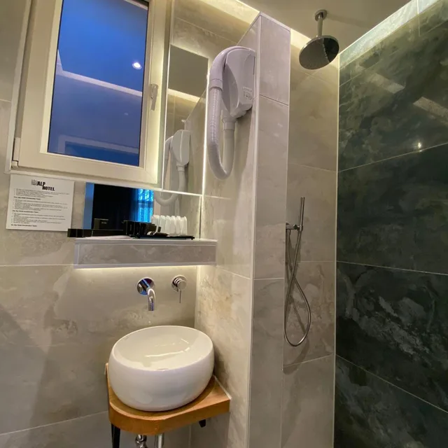غرفة ثلاثية بشرفة، Alp Hotel Amsterdam 3/6