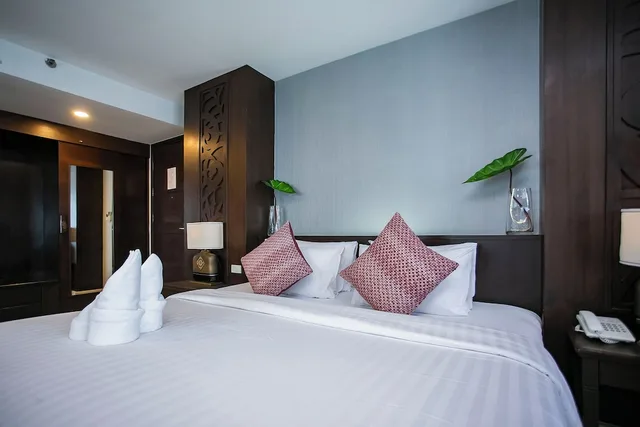 غرفة بزنس ركنية بسرير كينج، Empress Pattaya Hotel 1/10